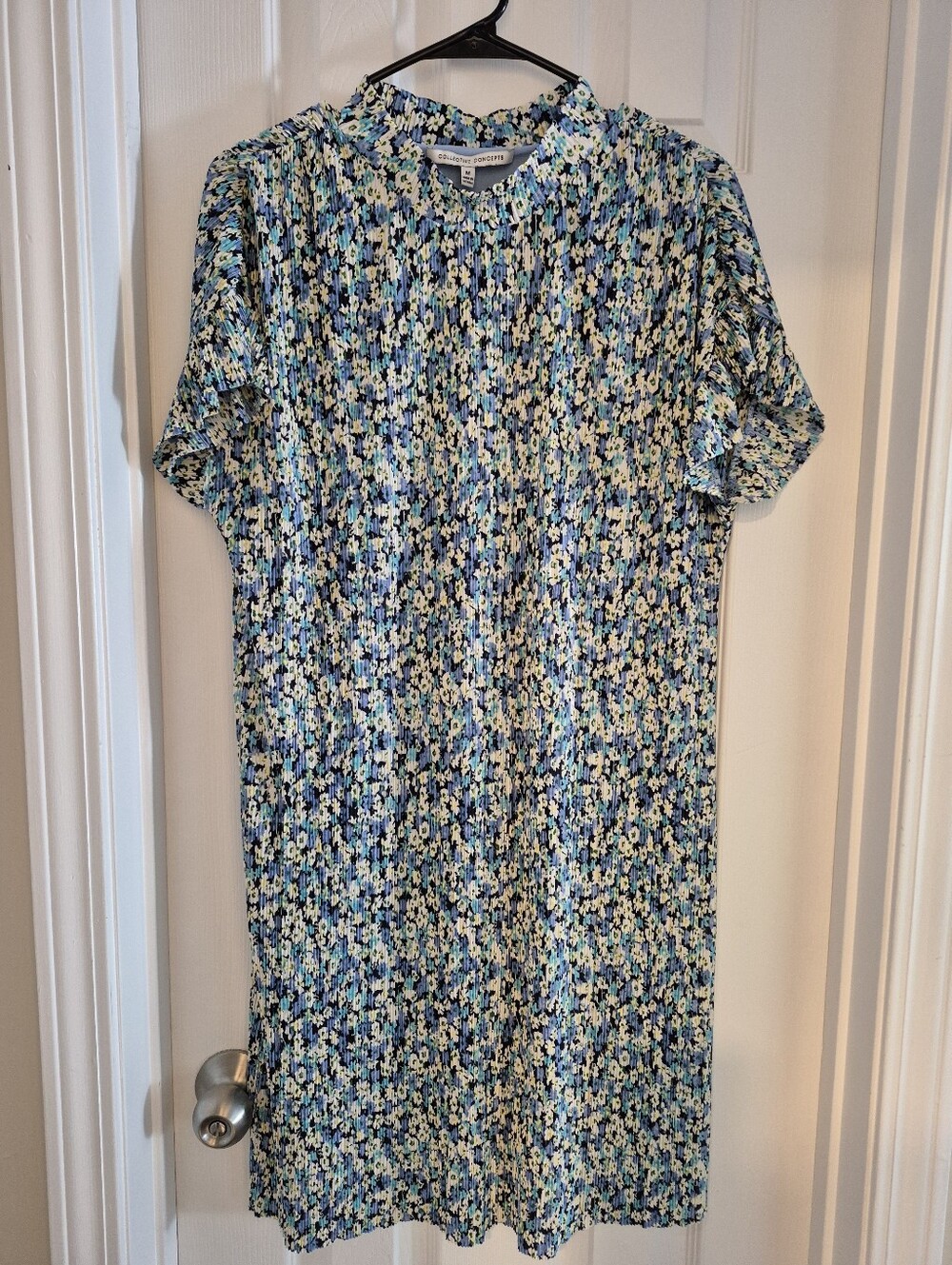 Collective Concepts Blue and White Floral Short-Sleeve Ribbed Dress